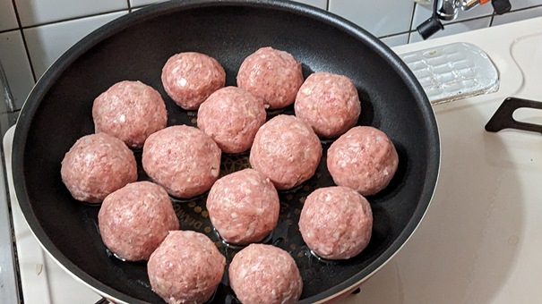 Meatballs-tomato-stew-process-12