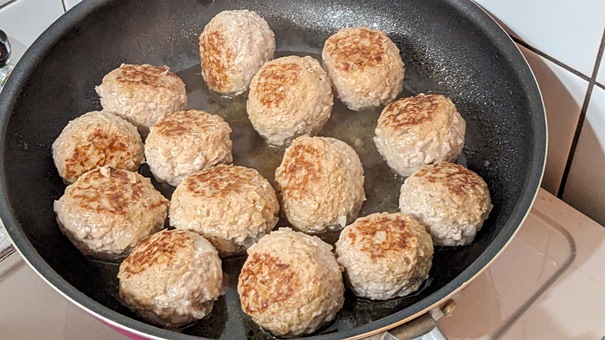 Meatballs-tomato-stew-process-19