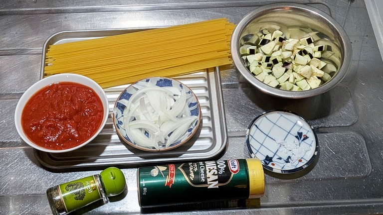 あらごしトマトとナスのパスタ