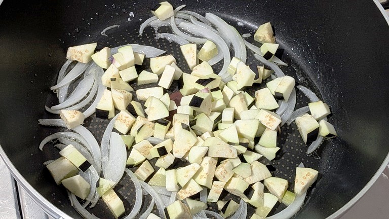 あらごしトマトとナスのパスタ