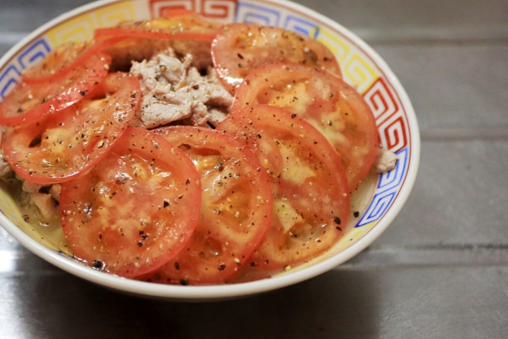 トマト塩豚こまラーメンのレシピ