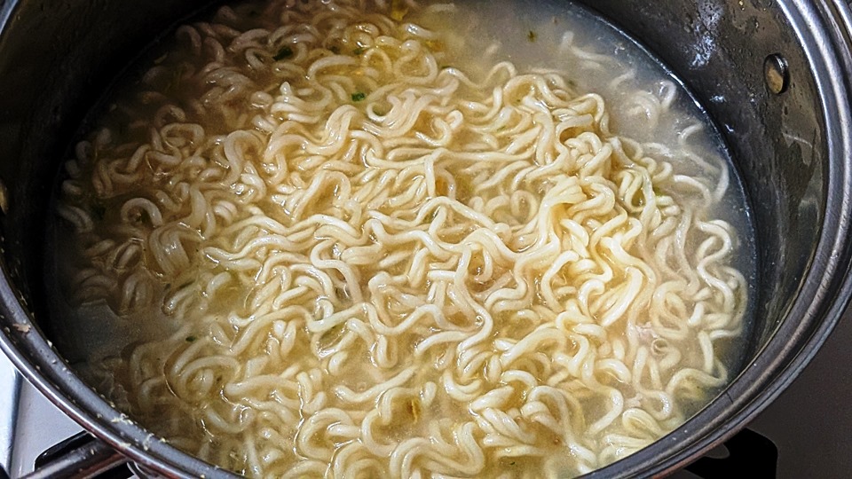 トマト塩豚こまラーメンのレシピ